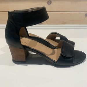 Vionic Solana Block Heel Sandal